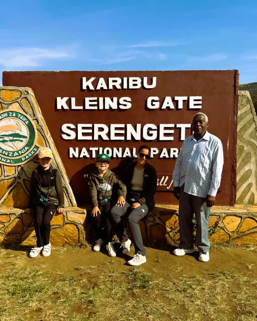 Guests at the Serengeti gate